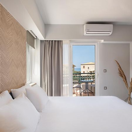 Alexia Beach Hotel Agia Marina  Ngoại thất bức ảnh