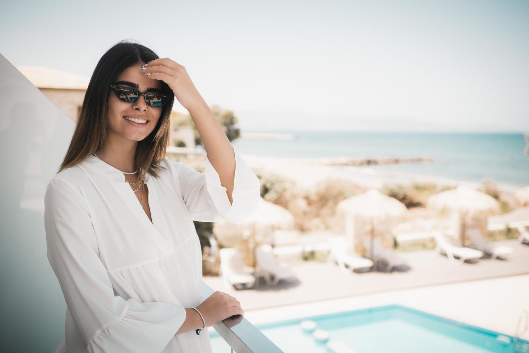 Alexia Beach Hotel Agia Marina  Ngoại thất bức ảnh