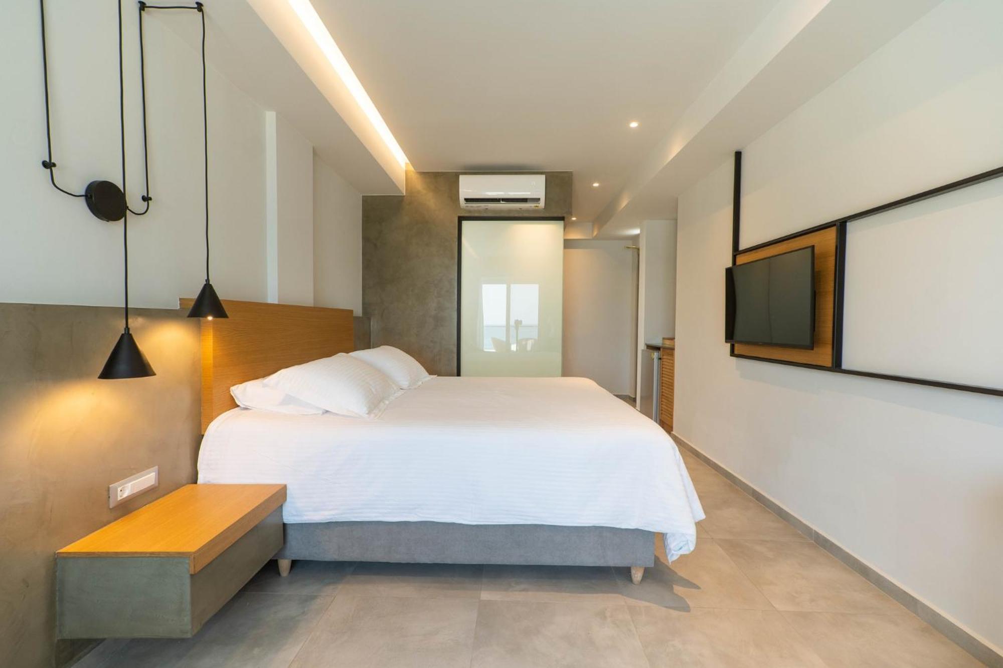 Alexia Beach Hotel Agia Marina  Ngoại thất bức ảnh