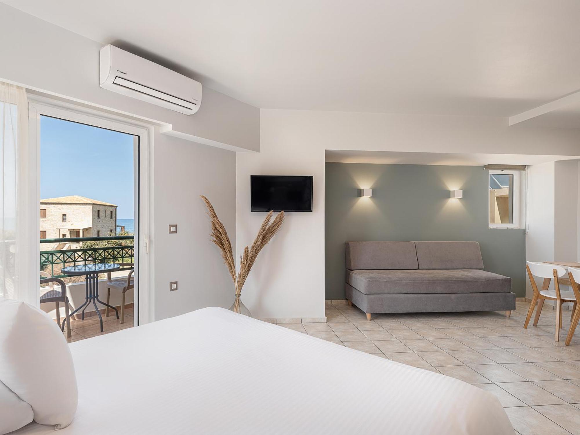 Alexia Beach Hotel Agia Marina  Ngoại thất bức ảnh