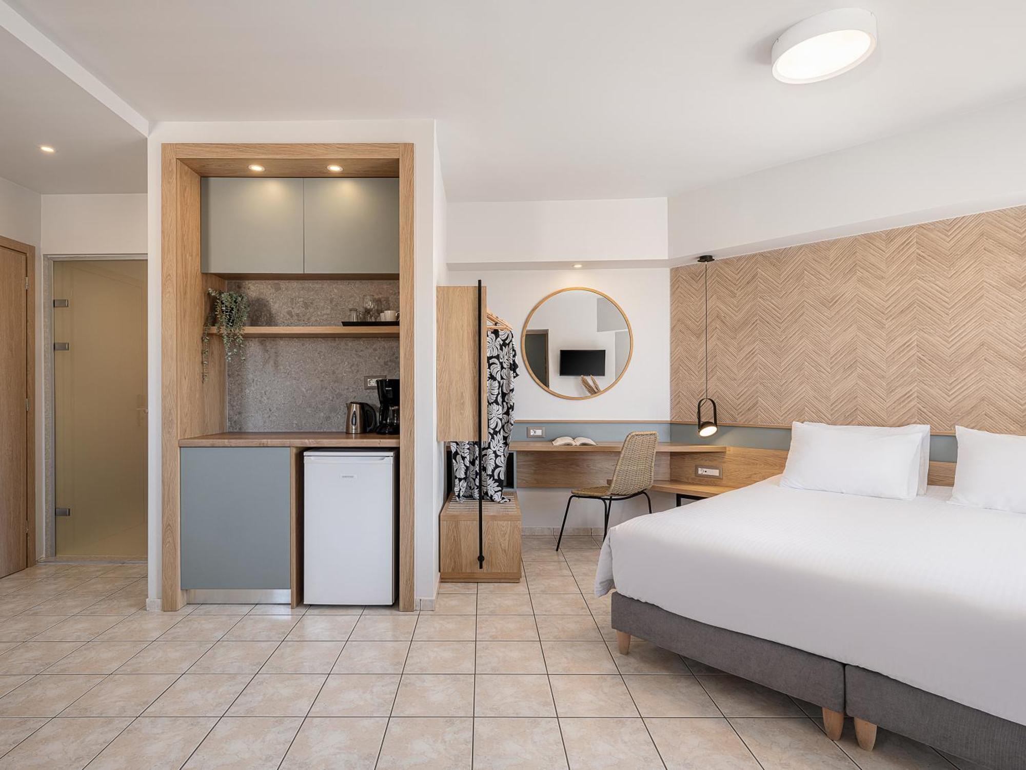 Alexia Beach Hotel Agia Marina  Ngoại thất bức ảnh