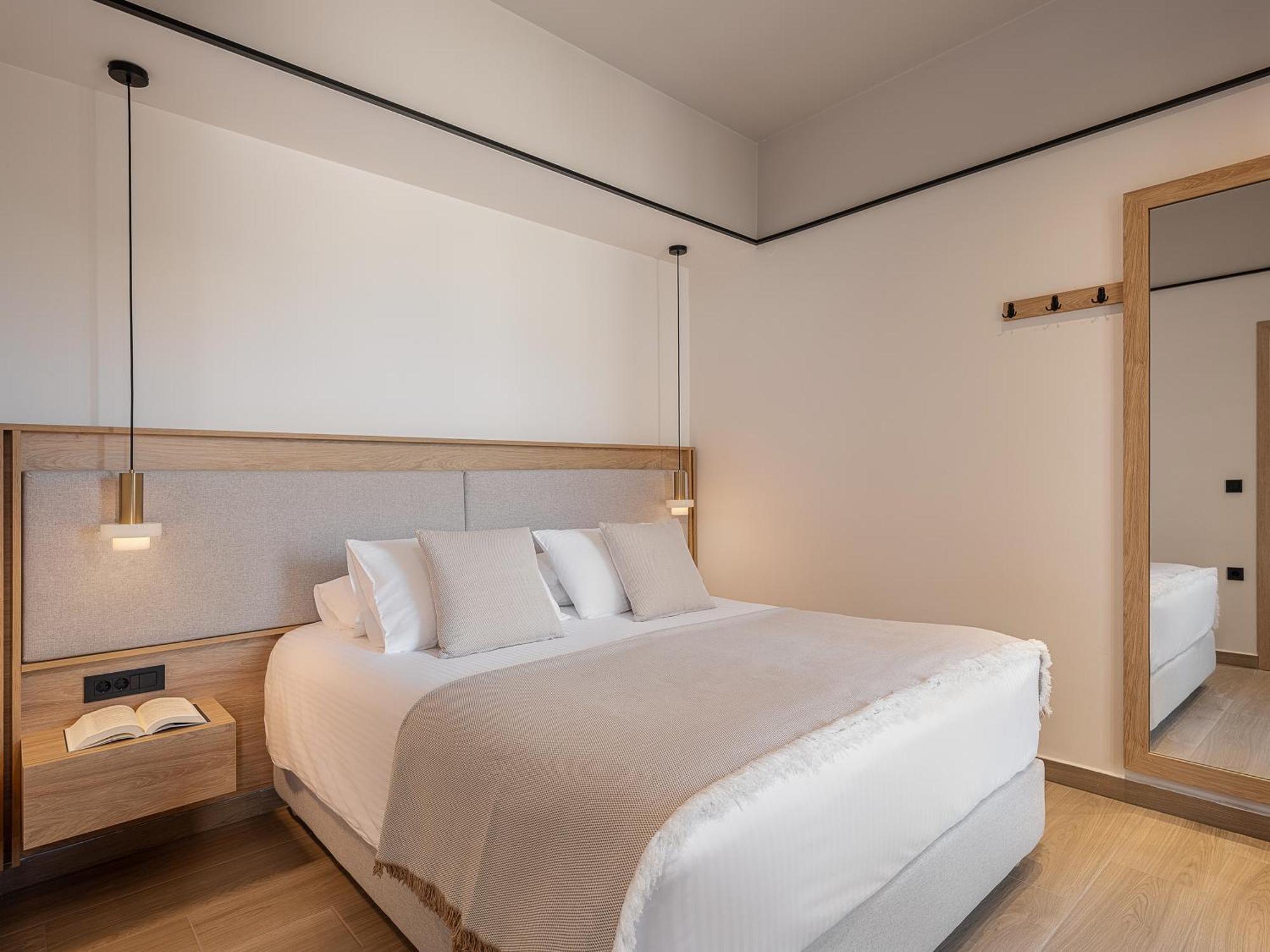 Alexia Beach Hotel Agia Marina  Ngoại thất bức ảnh