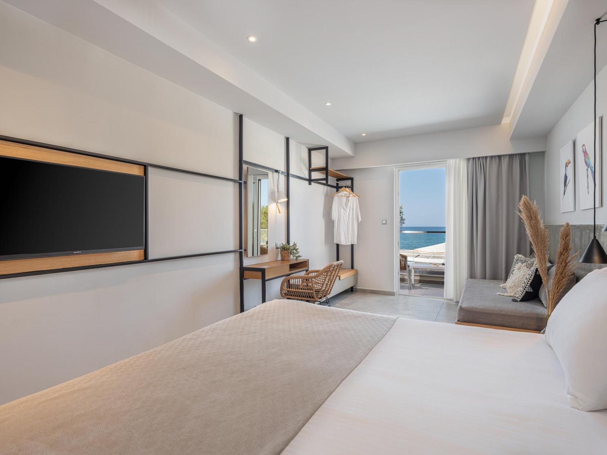 Alexia Beach Hotel Agia Marina  Ngoại thất bức ảnh
