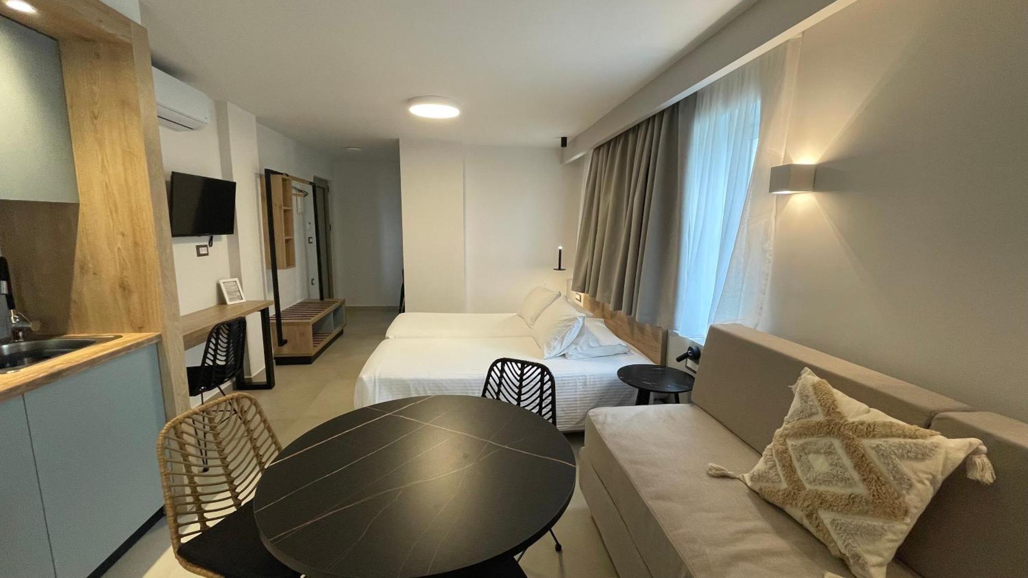 Alexia Beach Hotel Agia Marina  Ngoại thất bức ảnh