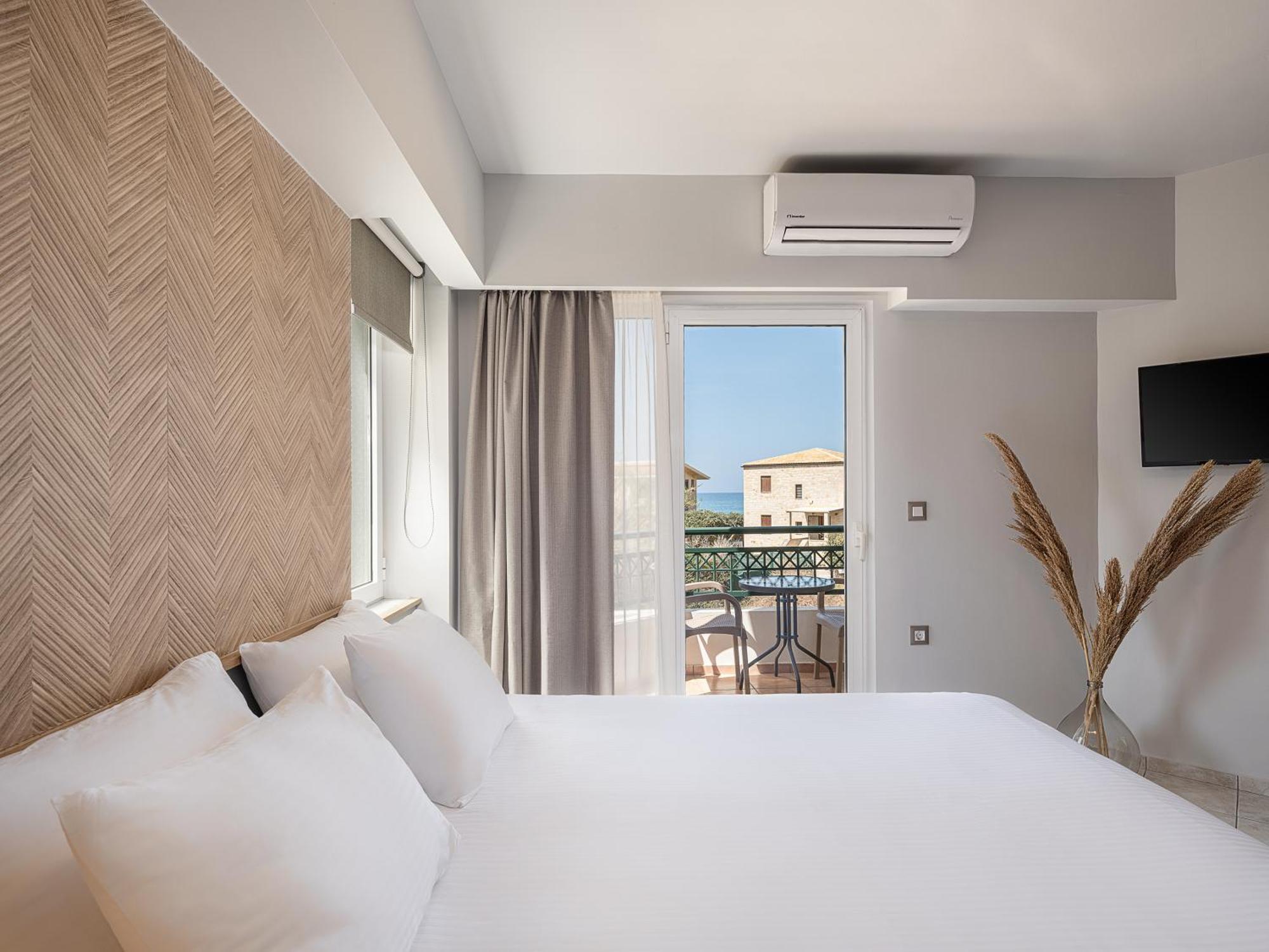 Alexia Beach Hotel Agia Marina  Ngoại thất bức ảnh