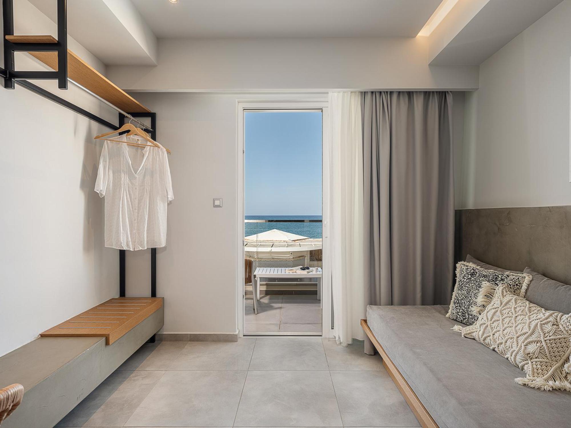 Alexia Beach Hotel Agia Marina  Ngoại thất bức ảnh