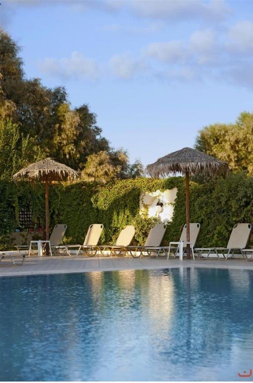 Alexia Beach Hotel Agia Marina  Ngoại thất bức ảnh
