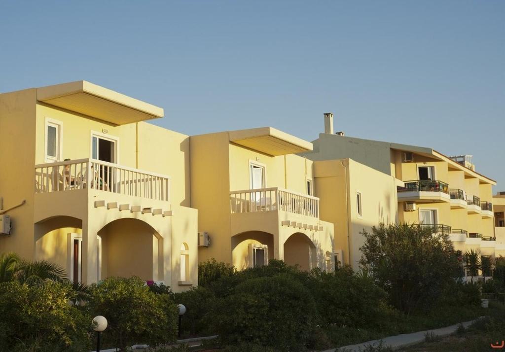 Alexia Beach Hotel Agia Marina  Ngoại thất bức ảnh