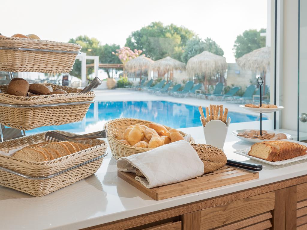 Alexia Beach Hotel Agia Marina  Ngoại thất bức ảnh