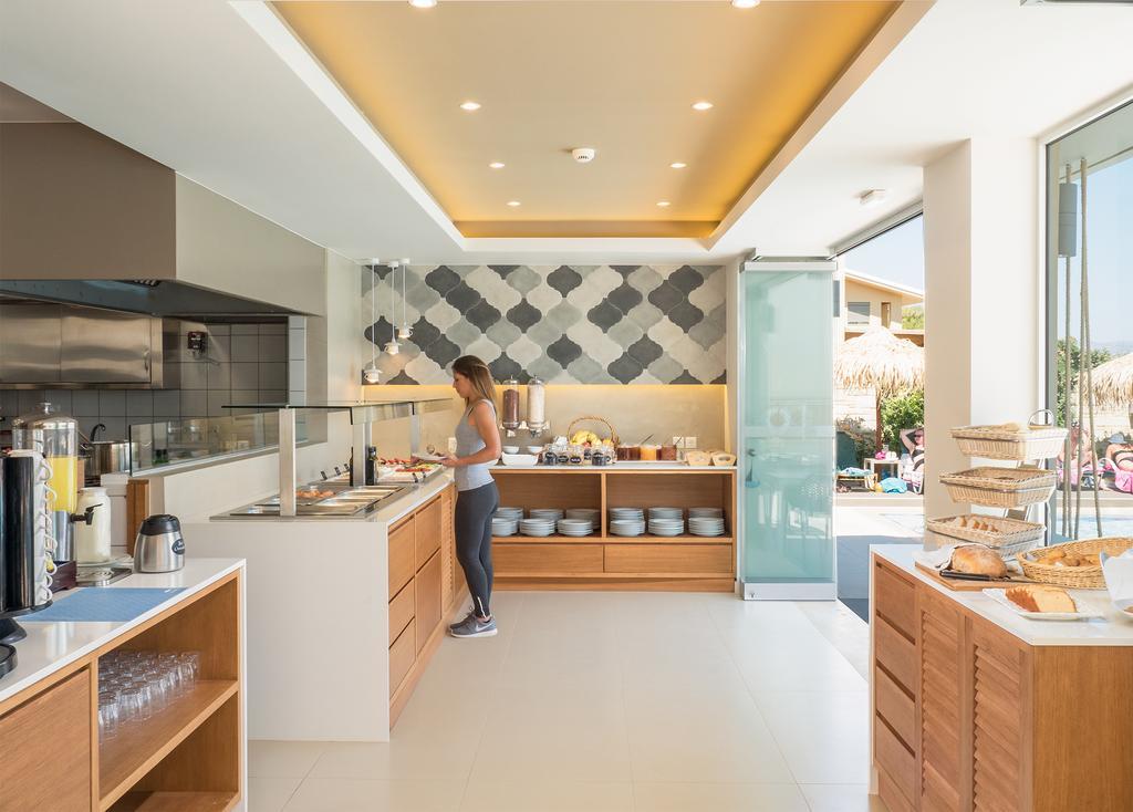 Alexia Beach Hotel Agia Marina  Ngoại thất bức ảnh